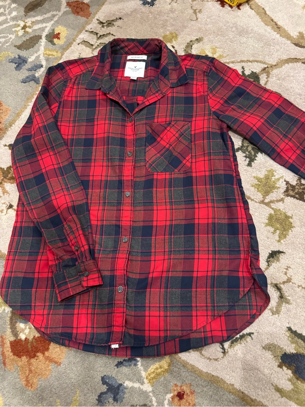 American Eagle Outfitters Women’s Plaid Flannel Boyfriend Button-Up Red Black